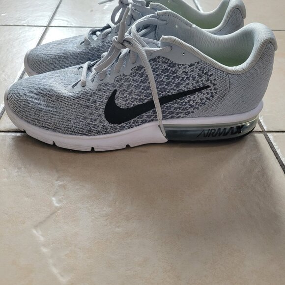 Nike AirMax Sneakers - Picture 6 of 6